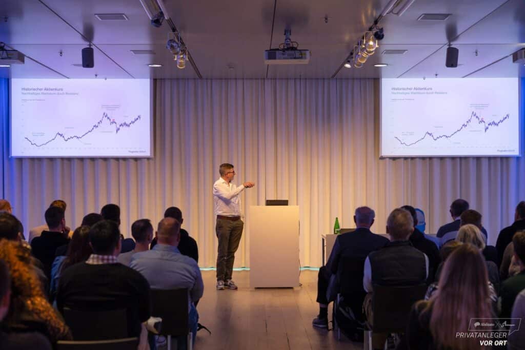Präsentation vor vollem Saal beim Event mit der Flughafen Zürich AG 2025
