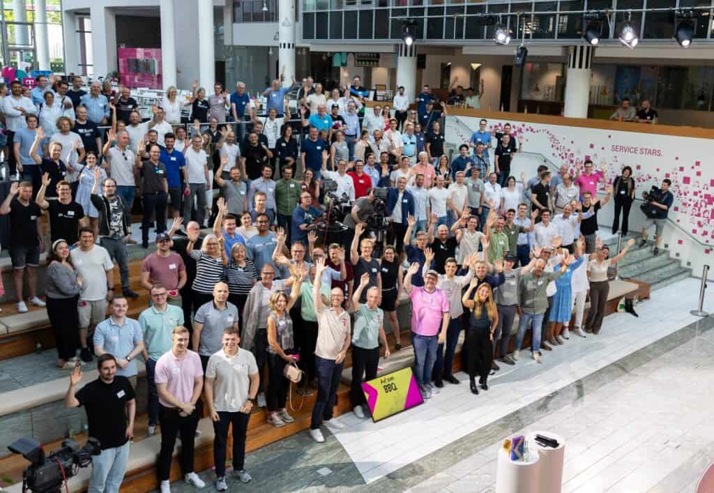 Gruppenfoto der Teilnehmer in der Konzernzentrale der Deutschen Telekom 2025